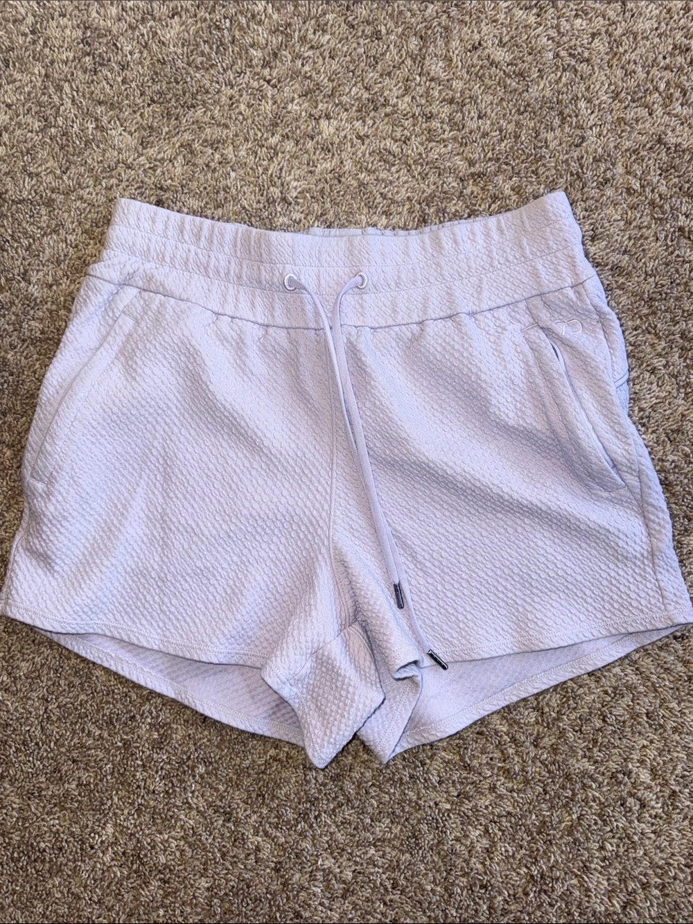 7 Diamonds Restoration 3” short in lavender size small
